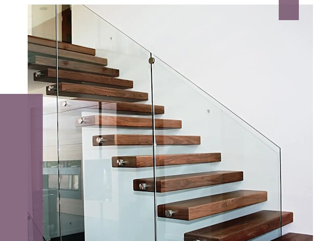 Стеклянные перила для лестницы в Томске от 15844 руб.