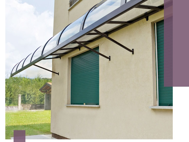 Козырьки над окнами в Томске — изготовление и монтаж по выгоде